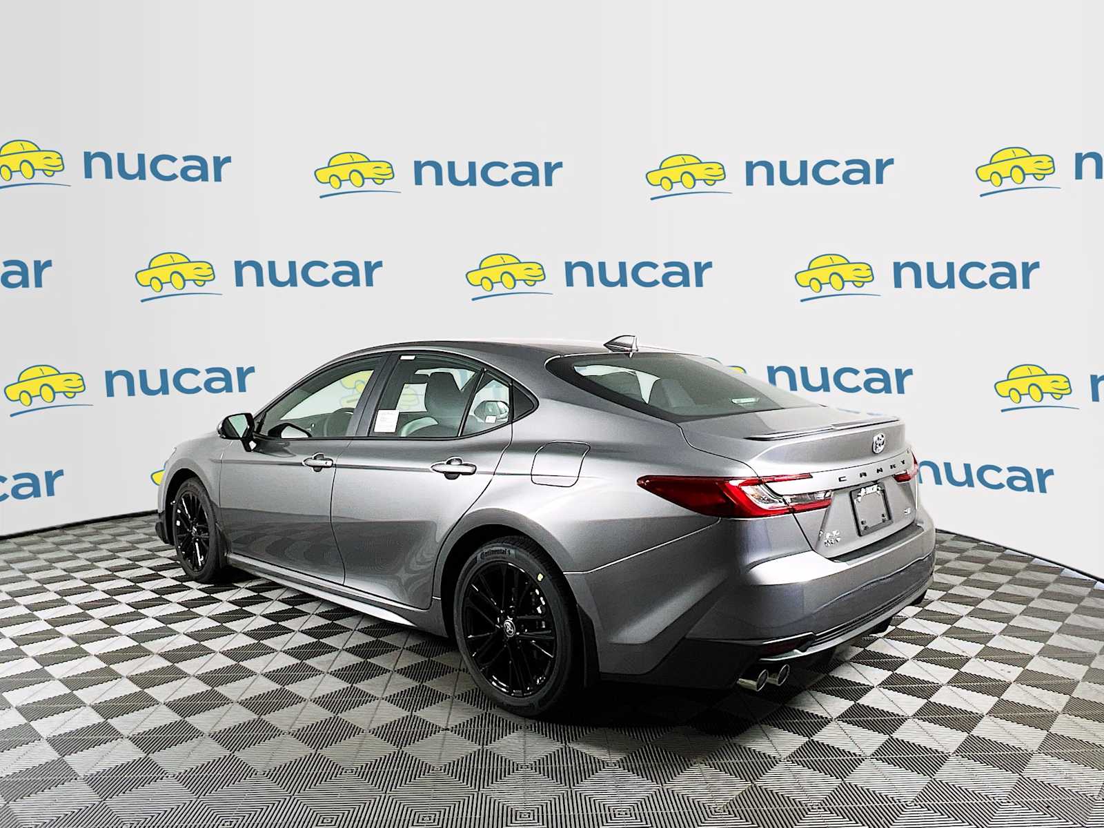 2025 Toyota Camry SE - Photo 4