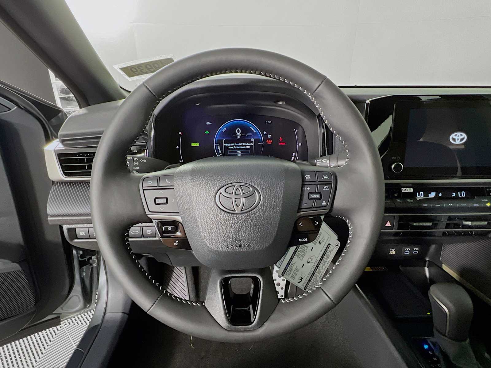 2025 Toyota Camry SE - Photo 7