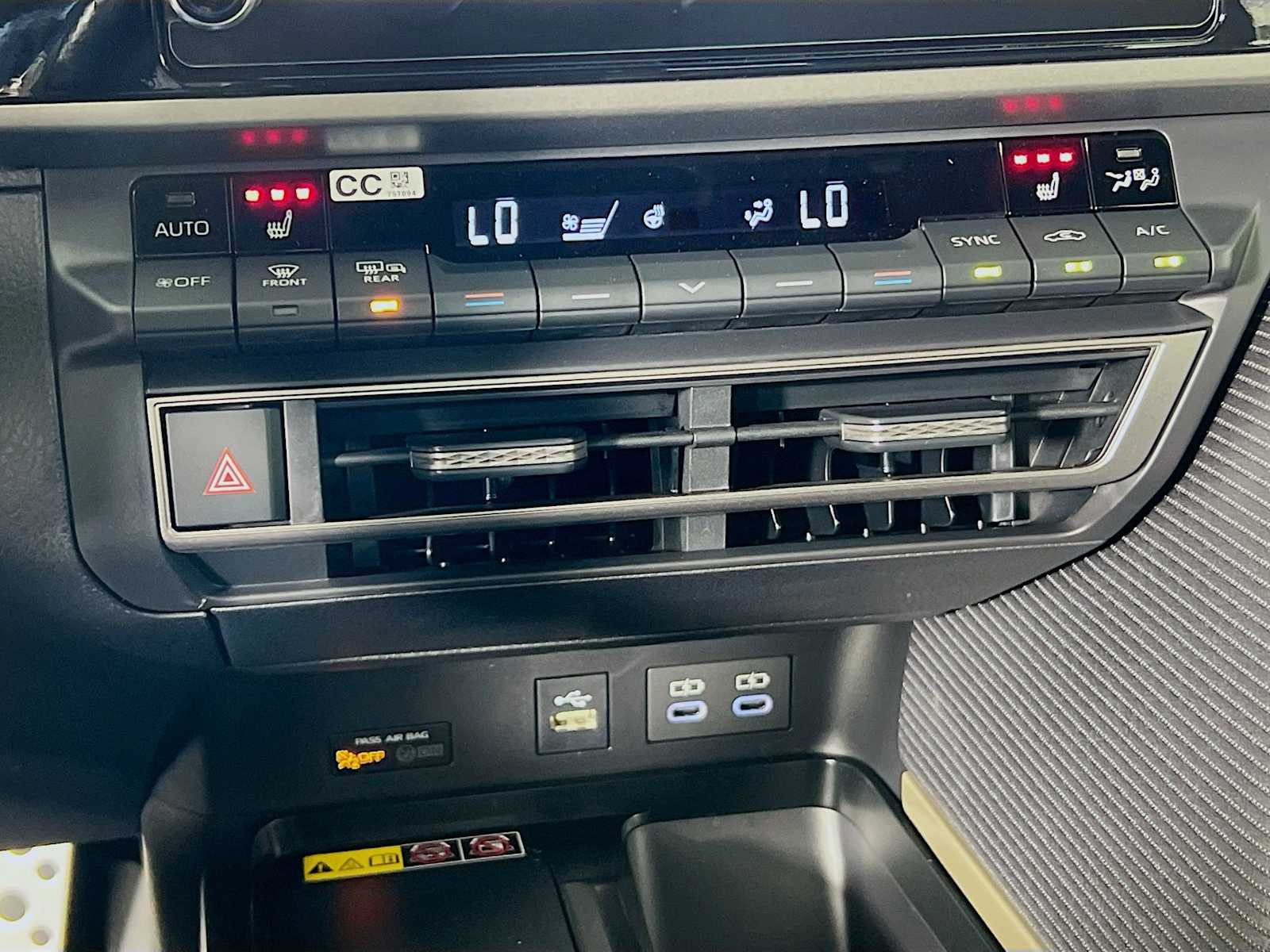 2025 Toyota Camry SE - Photo 10