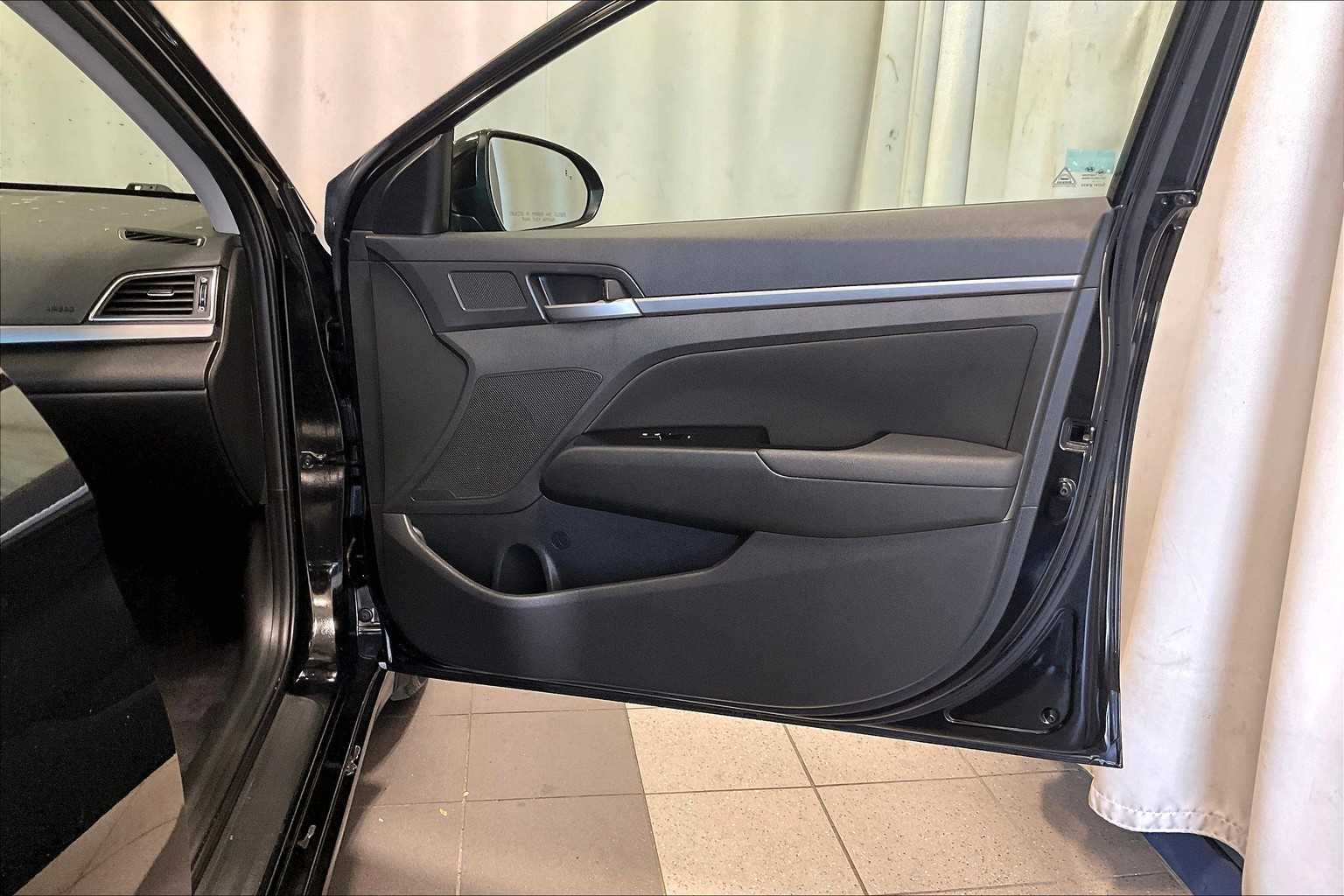 2018 Hyundai Elantra Value Edition - Photo 12