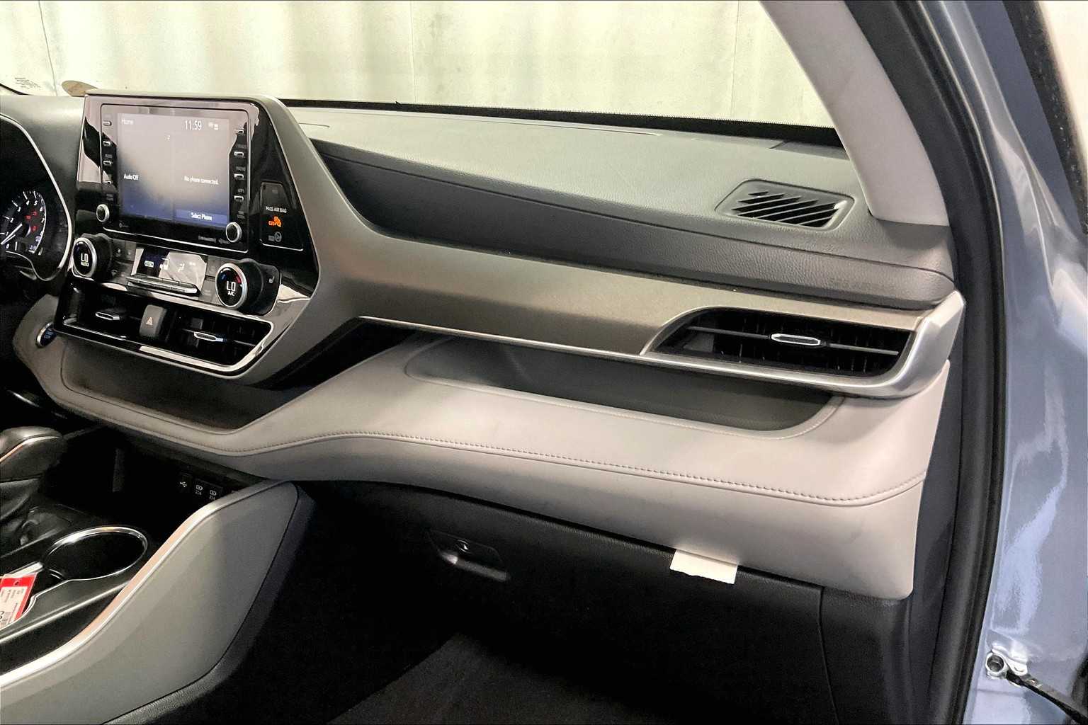 2021 Toyota Highlander XLE - Photo 13