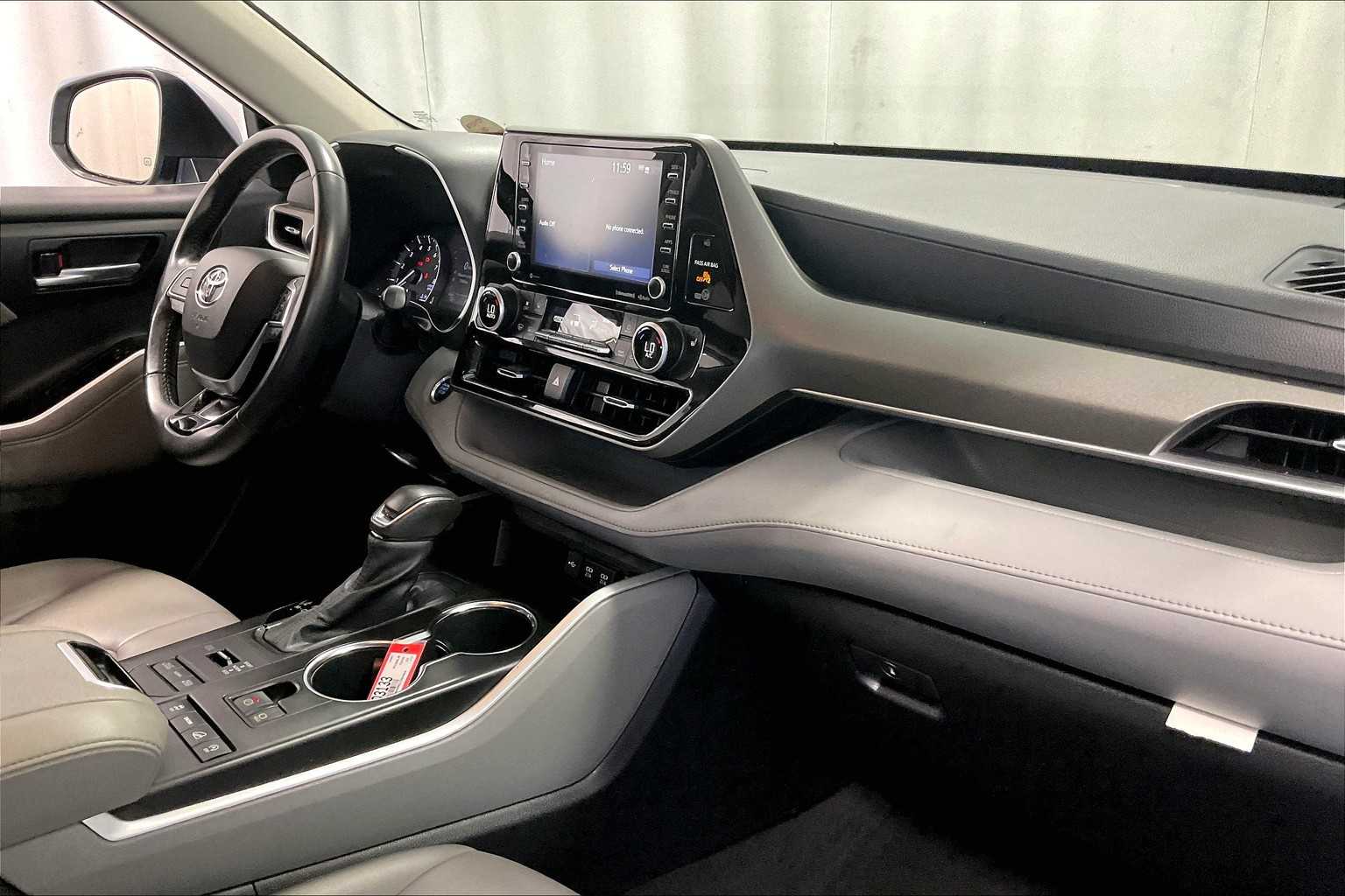 2021 Toyota Highlander XLE - Photo 14