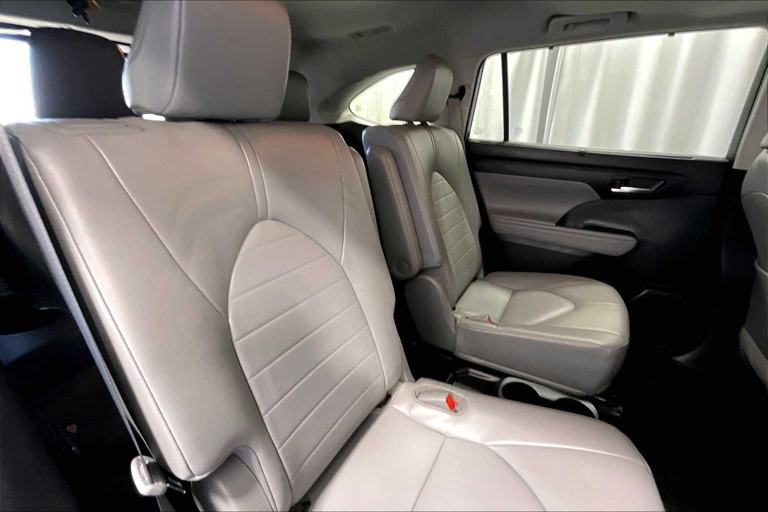 2021 Toyota Highlander XLE - Photo 16