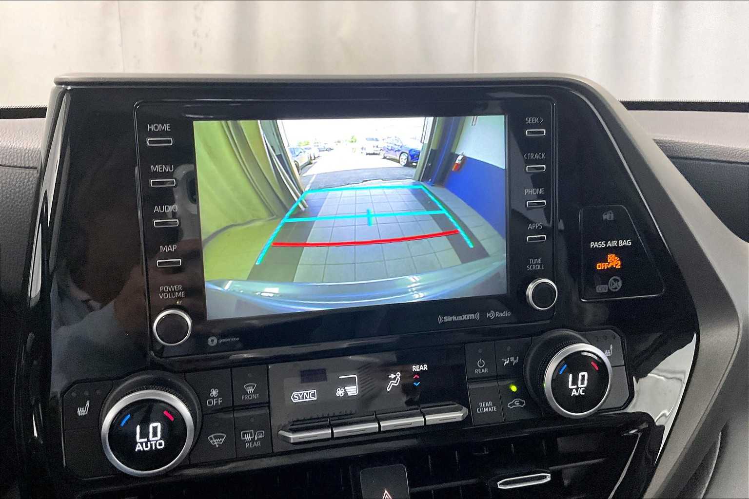 2021 Toyota Highlander XLE - Photo 20
