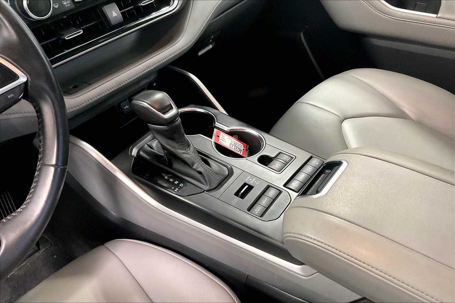 2021 Toyota Highlander XLE - Photo 21
