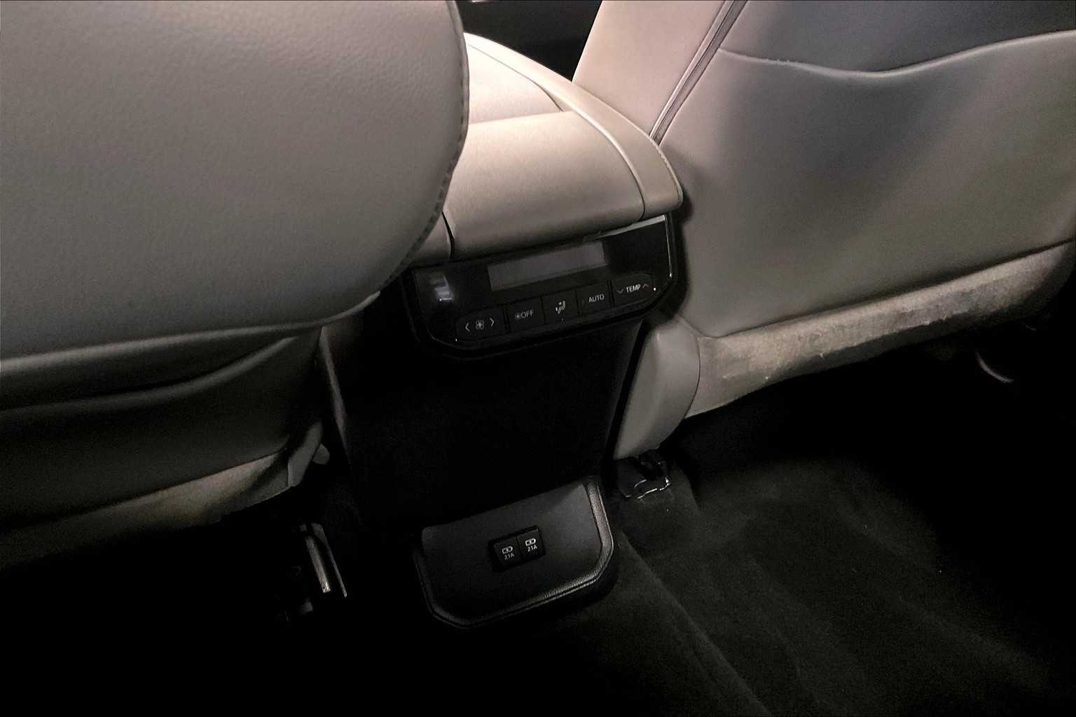 2021 Toyota Highlander XLE - Photo 29