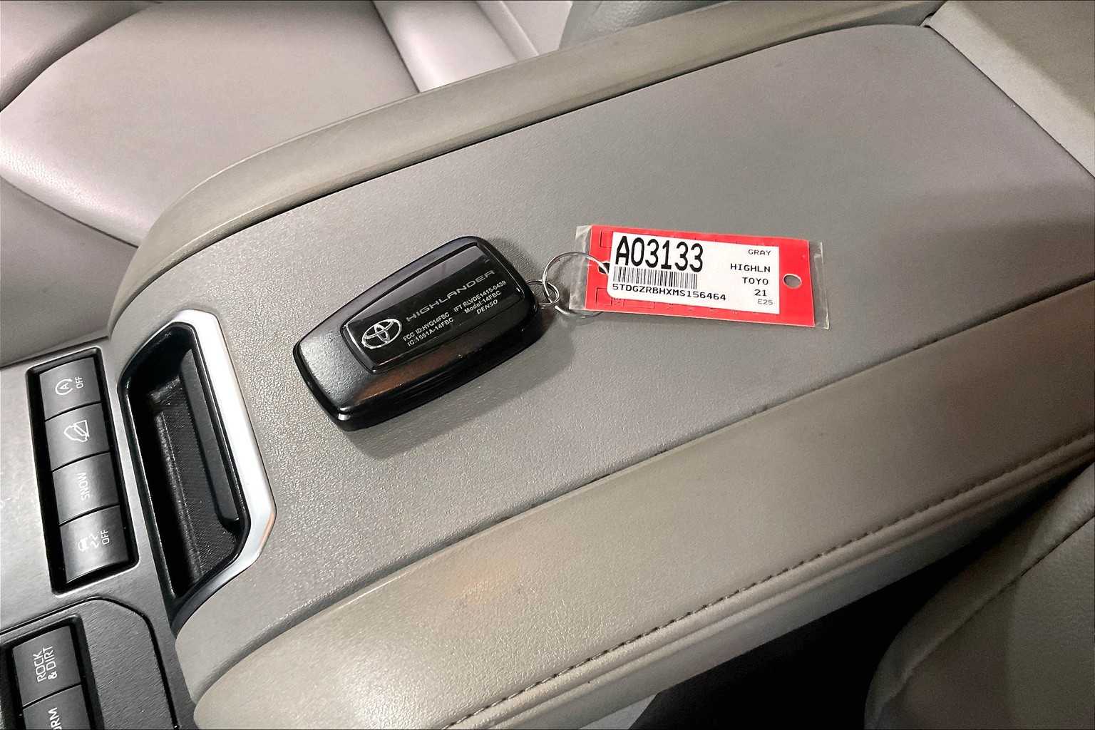 2021 Toyota Highlander XLE - Photo 32