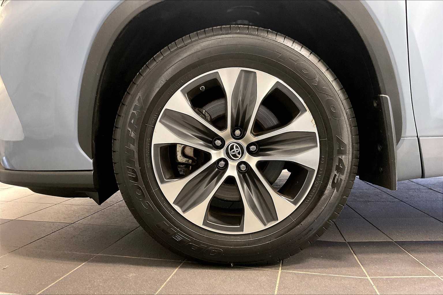2021 Toyota Highlander XLE - Photo 7