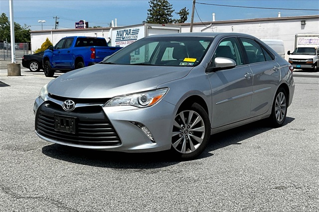 2015 Toyota Camry XLE - Photo 2