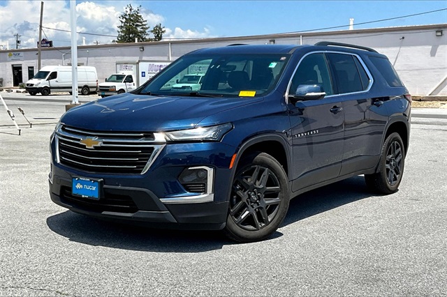 2023 Chevrolet Traverse LT Leather - Photo 2