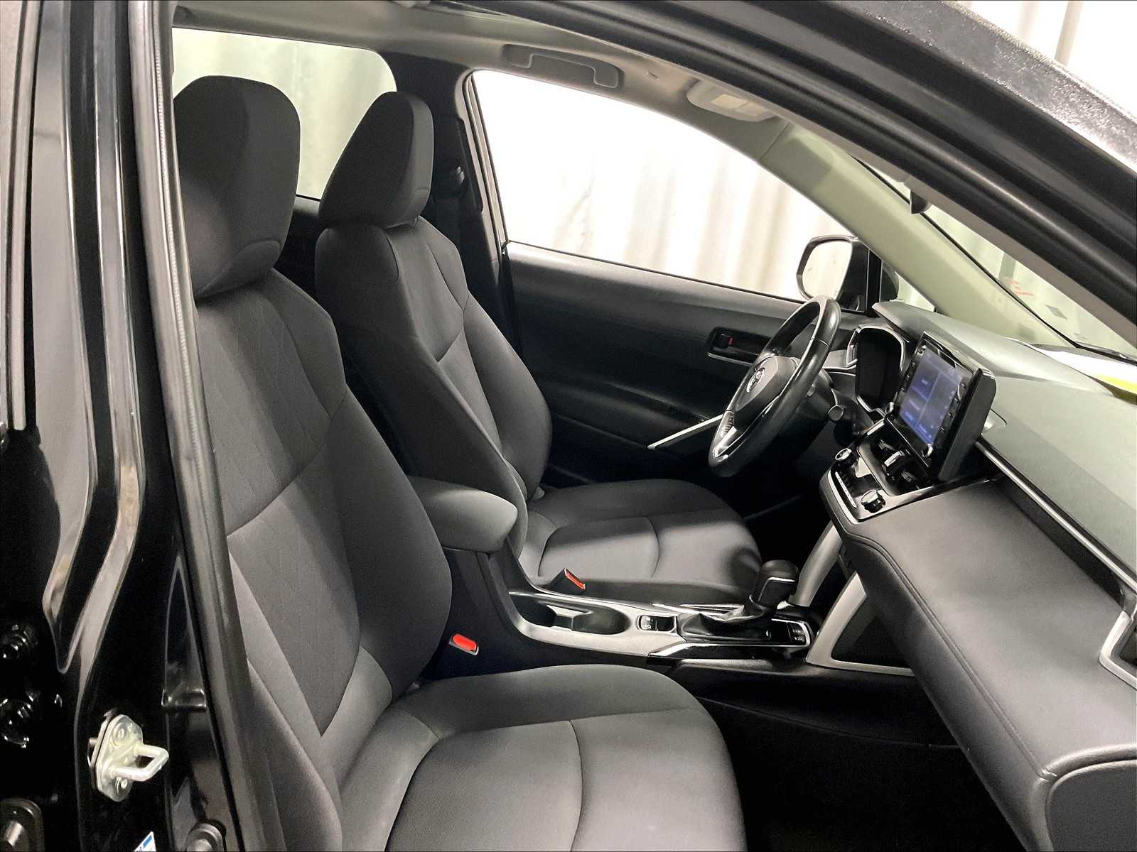 2022 Toyota Corolla Cross LE - Photo 11