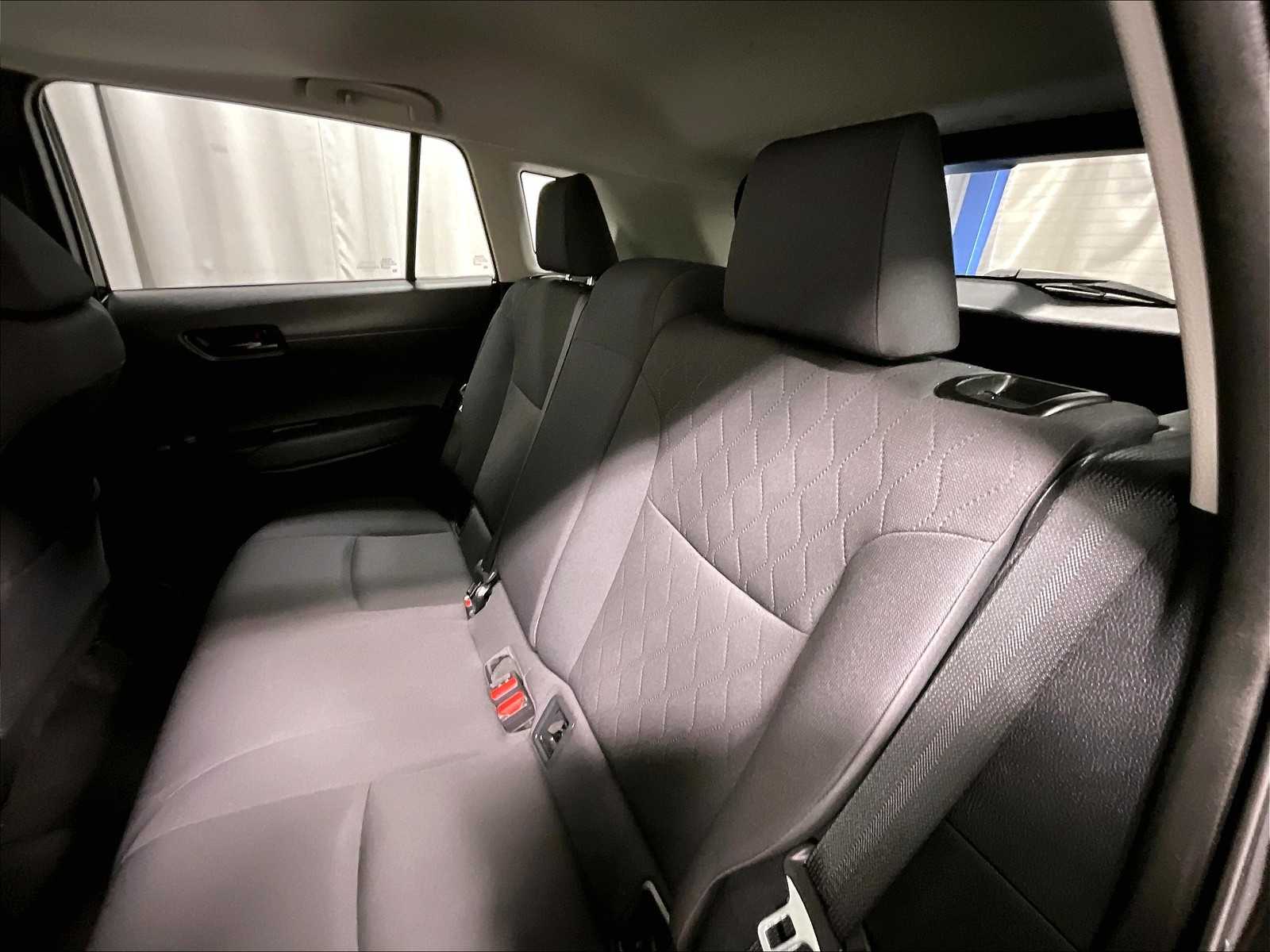 2022 Toyota Corolla Cross LE - Photo 15