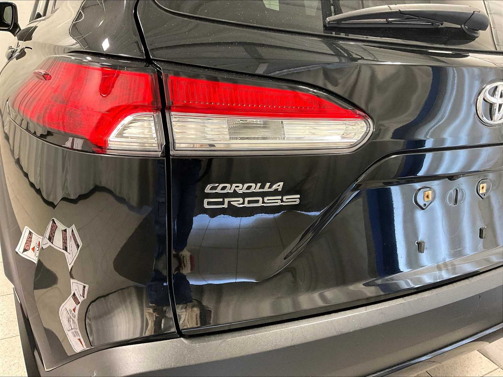2022 Toyota Corolla Cross LE - Photo 28