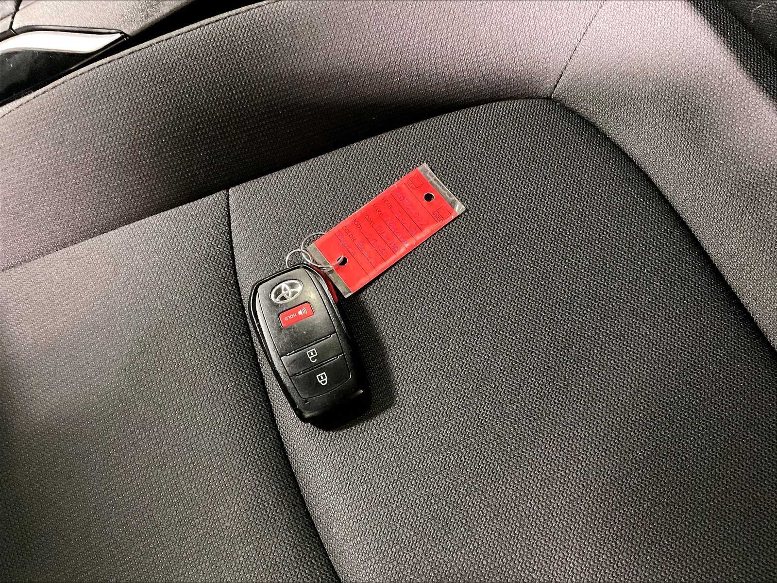 2022 Toyota Corolla Cross LE - Photo 30