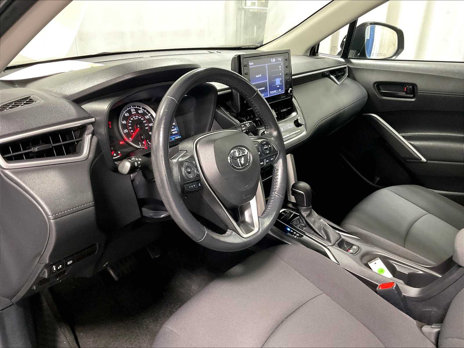 2022 Toyota Corolla Cross LE - Photo 8