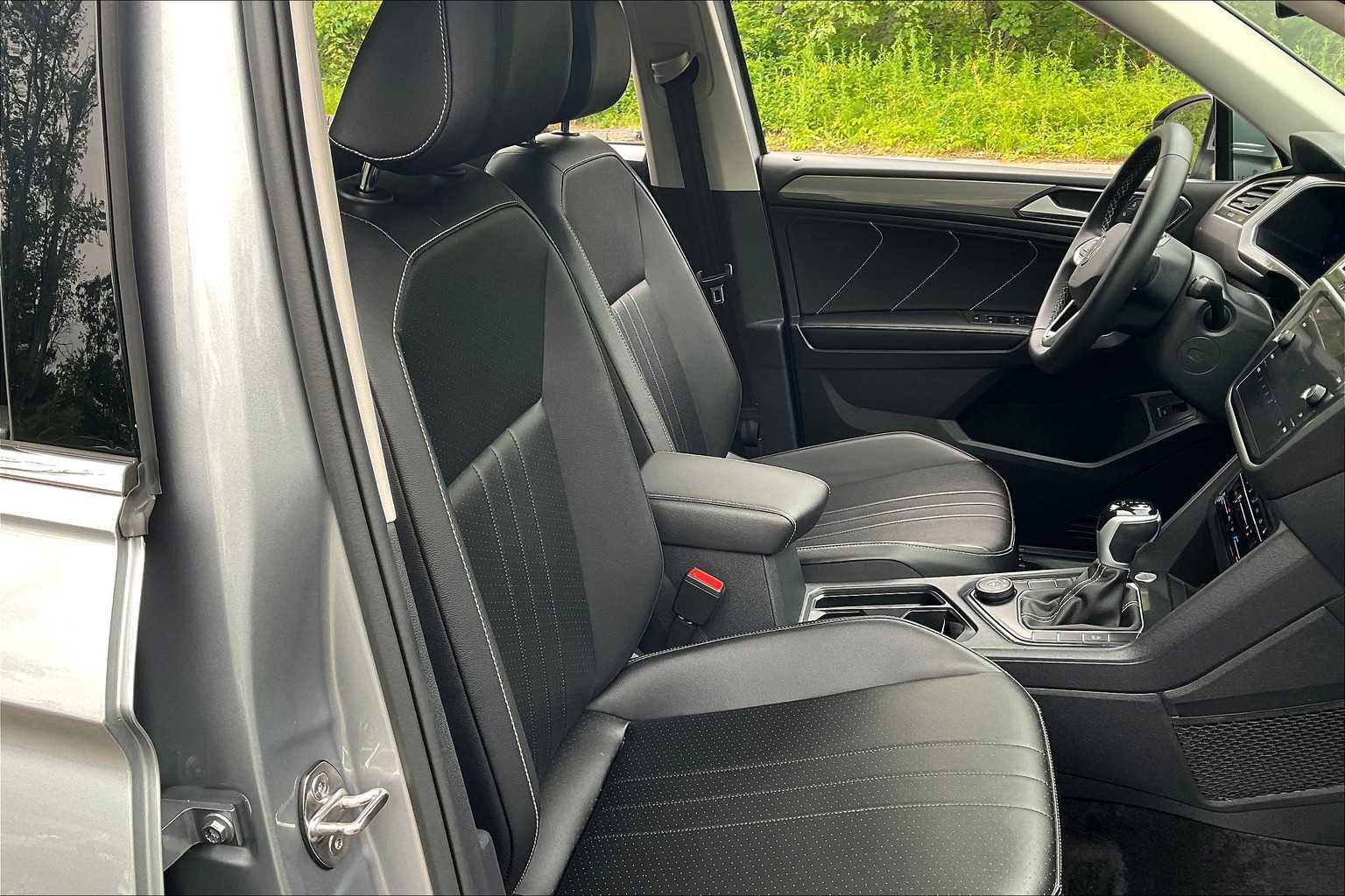 2024 Volkswagen Tiguan SE - Photo 11