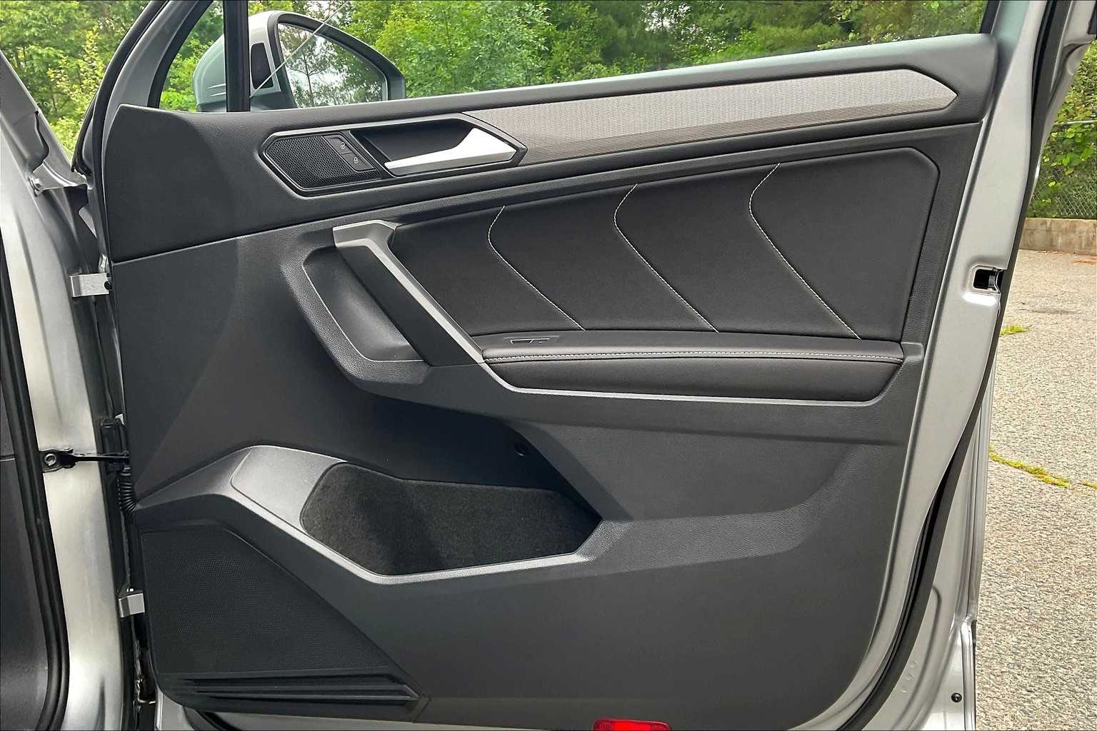 2024 Volkswagen Tiguan SE - Photo 12