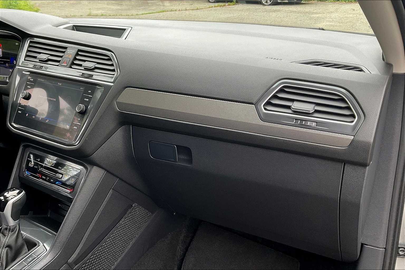 2024 Volkswagen Tiguan SE - Photo 13