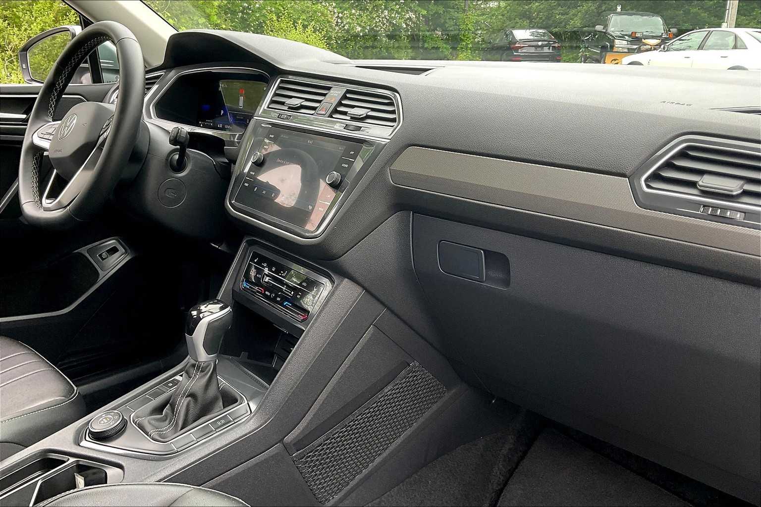 2024 Volkswagen Tiguan SE - Photo 14