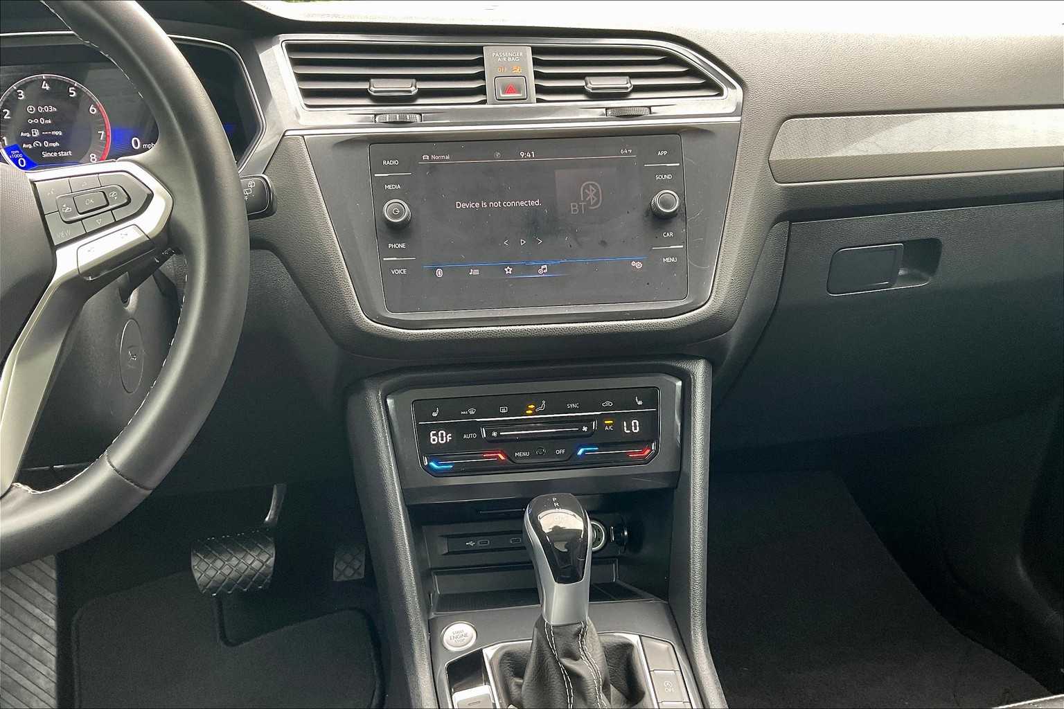 2024 Volkswagen Tiguan SE - Photo 18