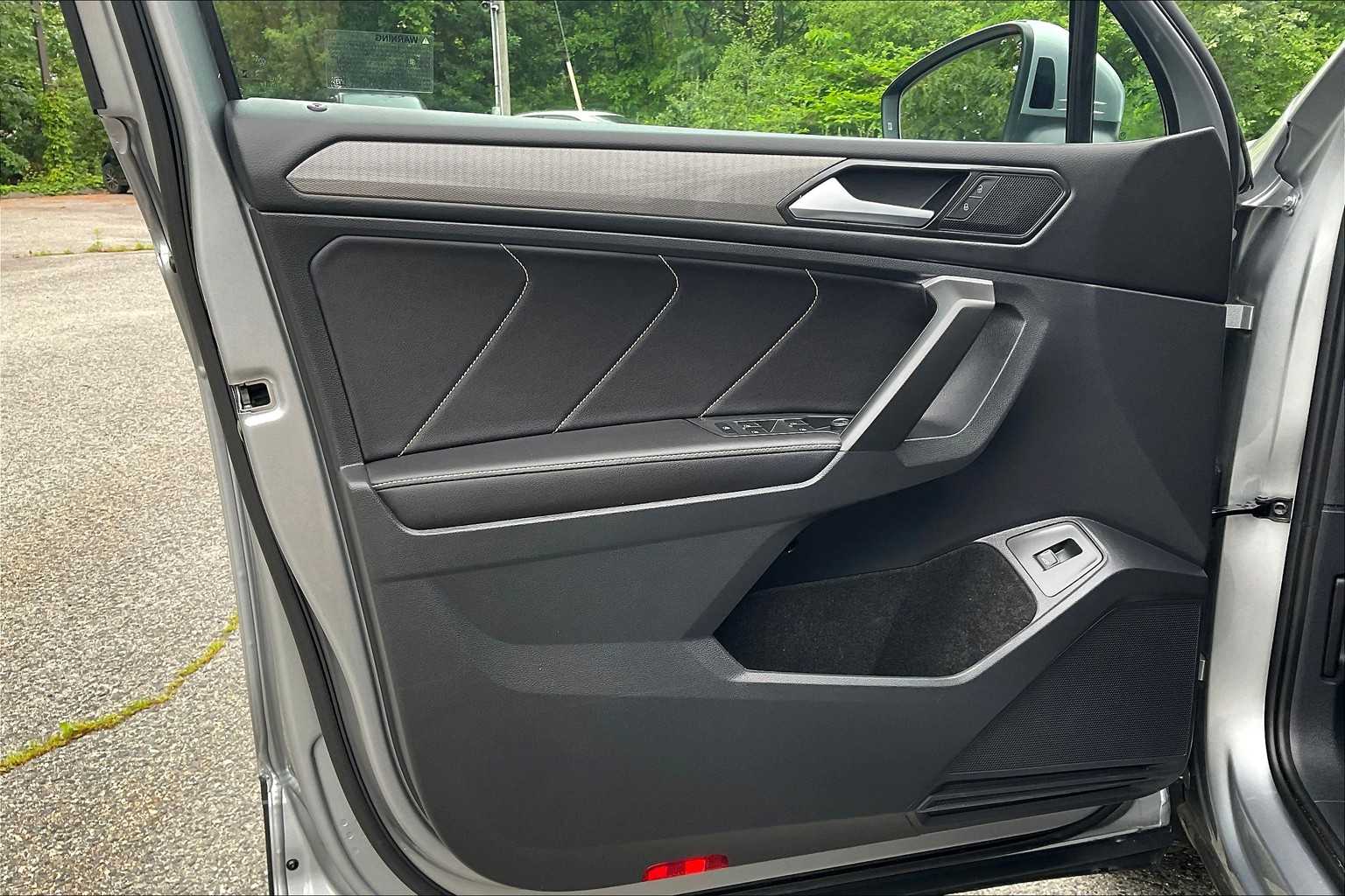 2024 Volkswagen Tiguan SE - Photo 9