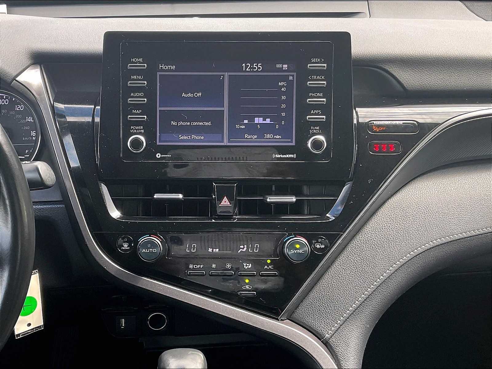 2023 Toyota Camry SE - Photo 18