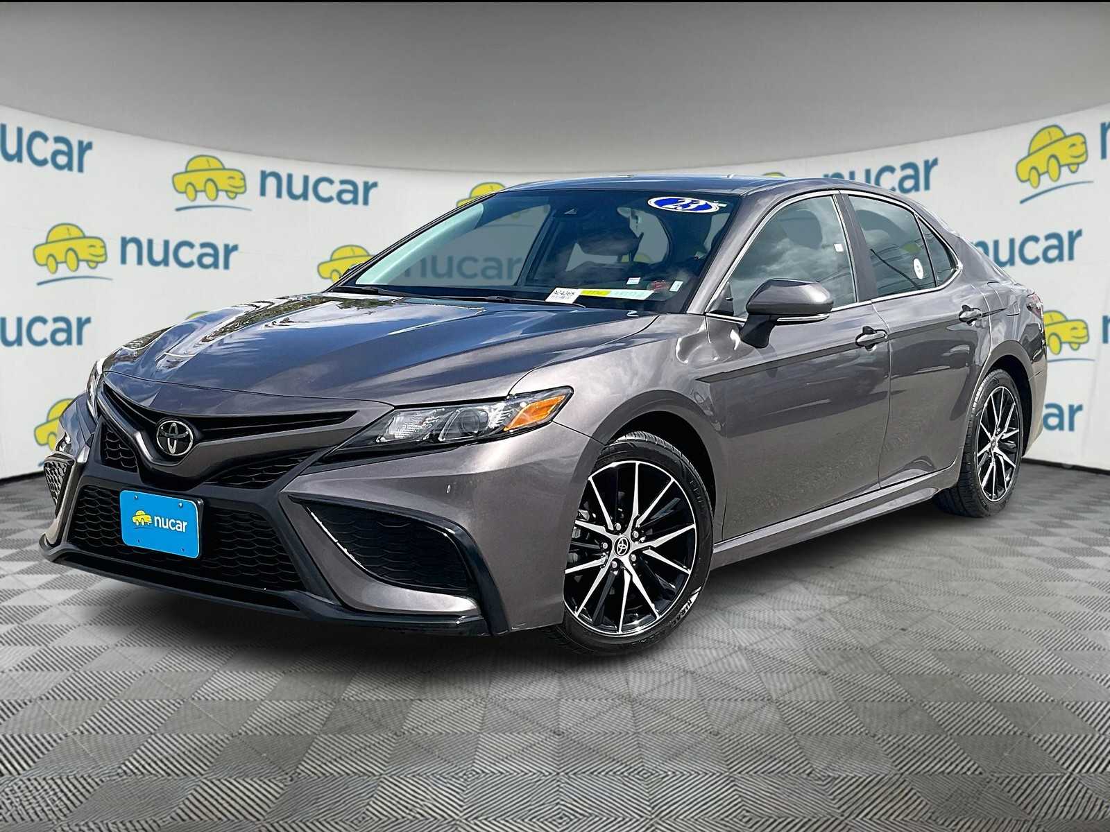 2023 Toyota Camry SE - Photo 3