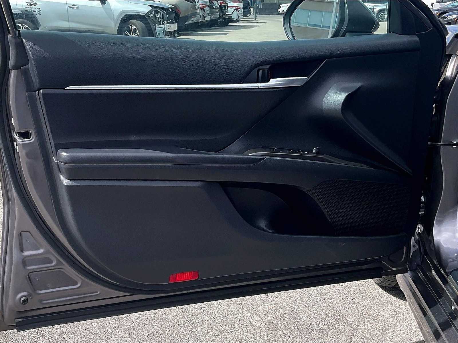 2023 Toyota Camry SE - Photo 9