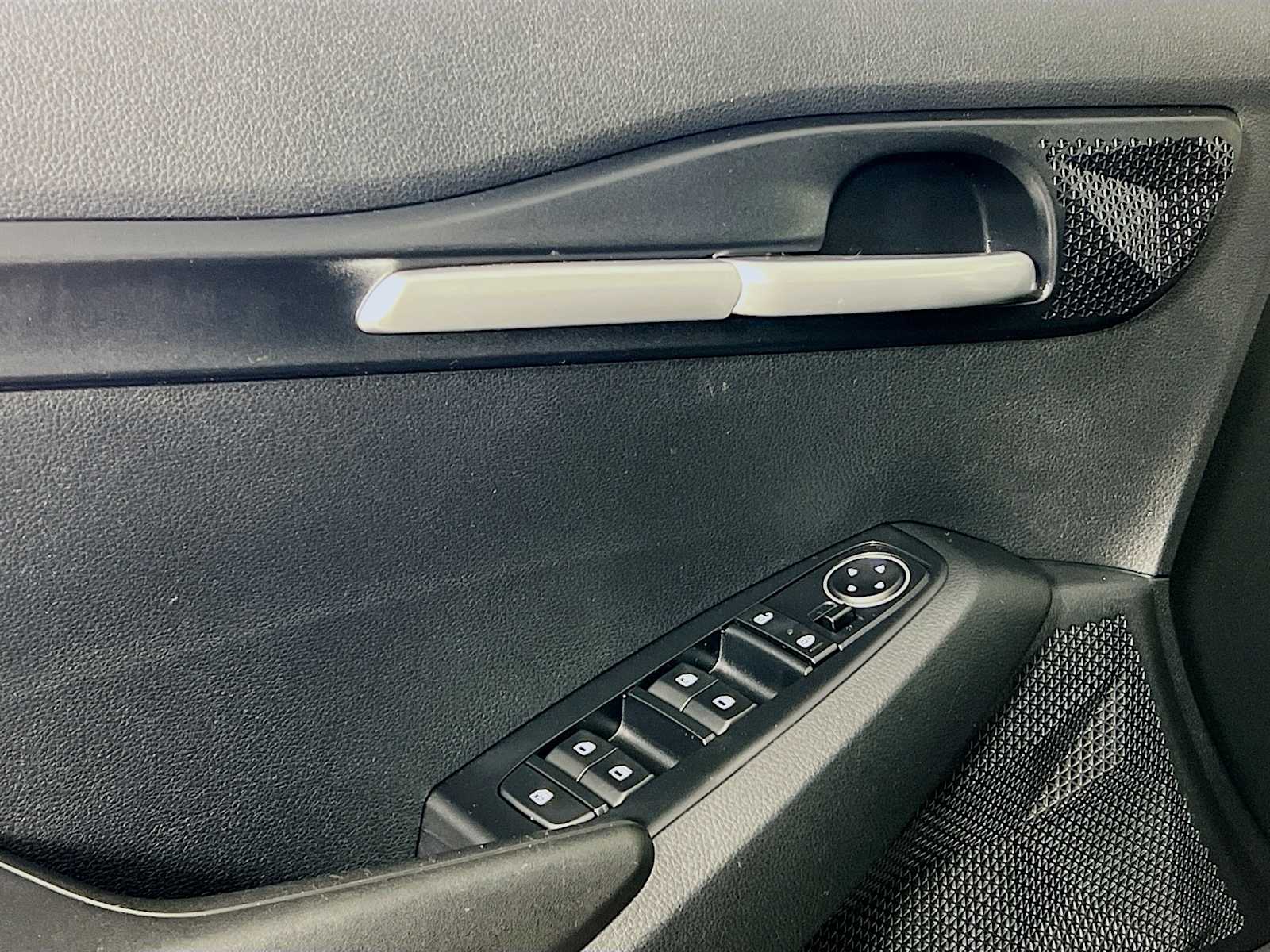 2023 Kia Seltos LX - Photo 17