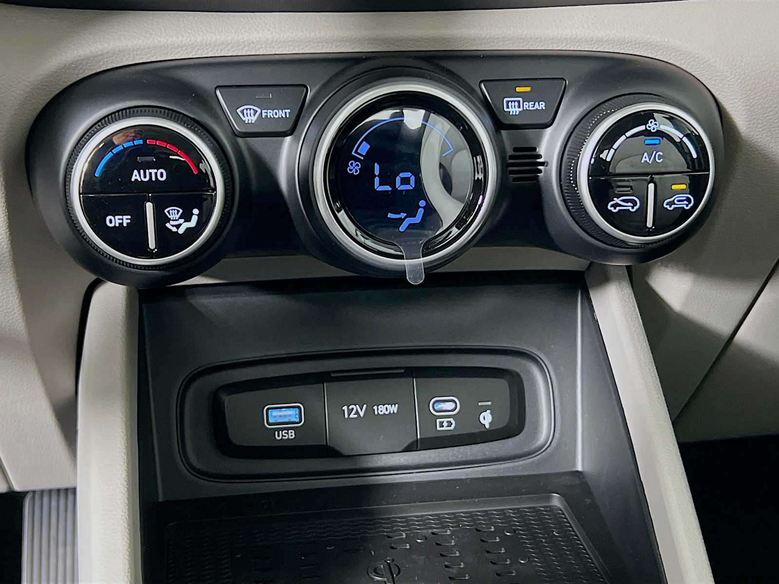 2026 Hyundai Venue SEL - Photo 10