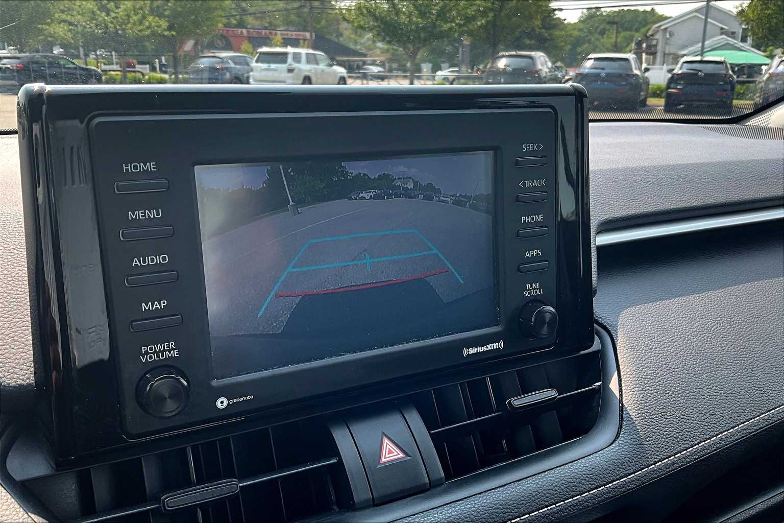 2020 Toyota RAV4 LE - Photo 19