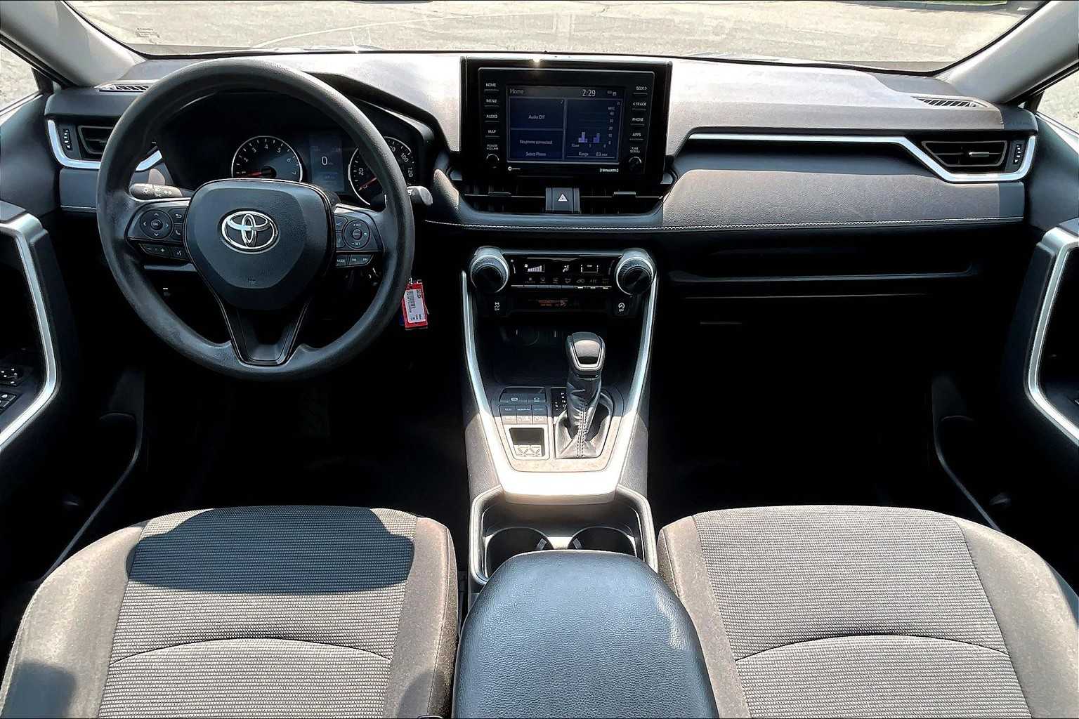 2020 Toyota RAV4 LE - Photo 21