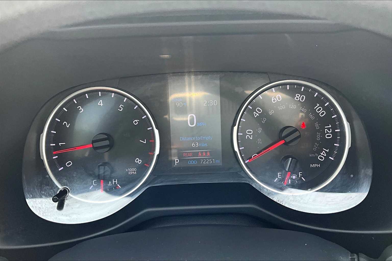 2020 Toyota RAV4 LE - Photo 25