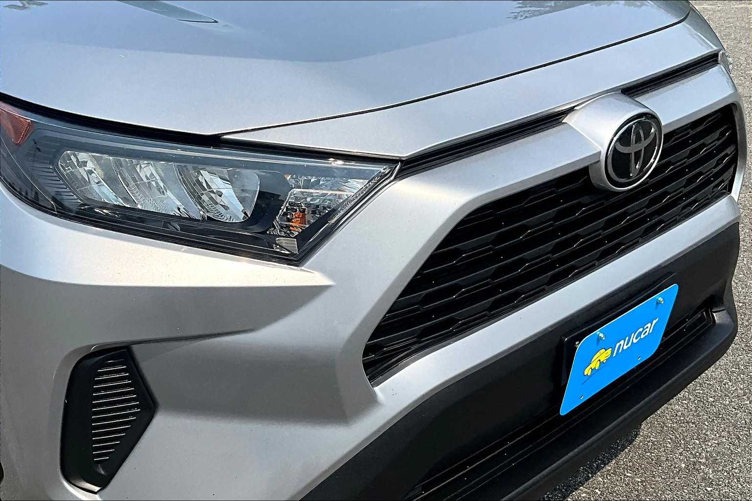 2020 Toyota RAV4 LE - Photo 32
