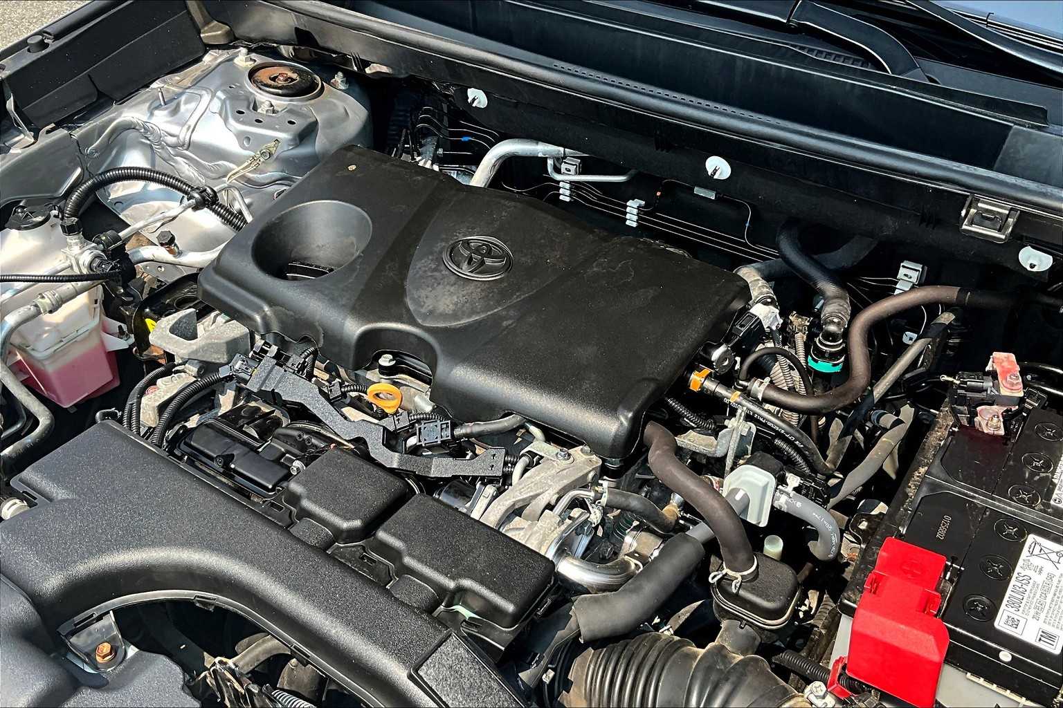 2020 Toyota RAV4 LE - Photo 35