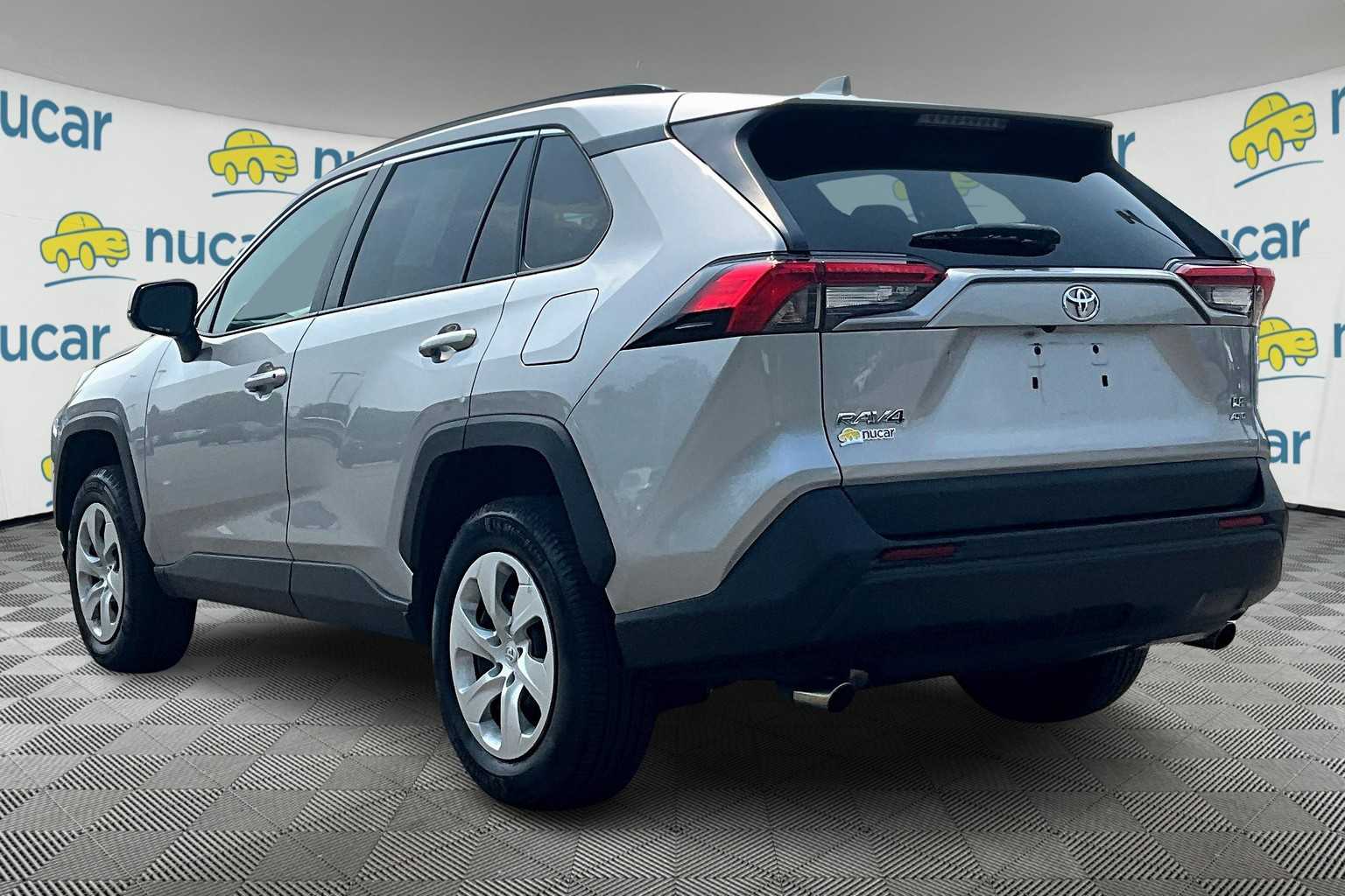 2020 Toyota RAV4 LE - Photo 4