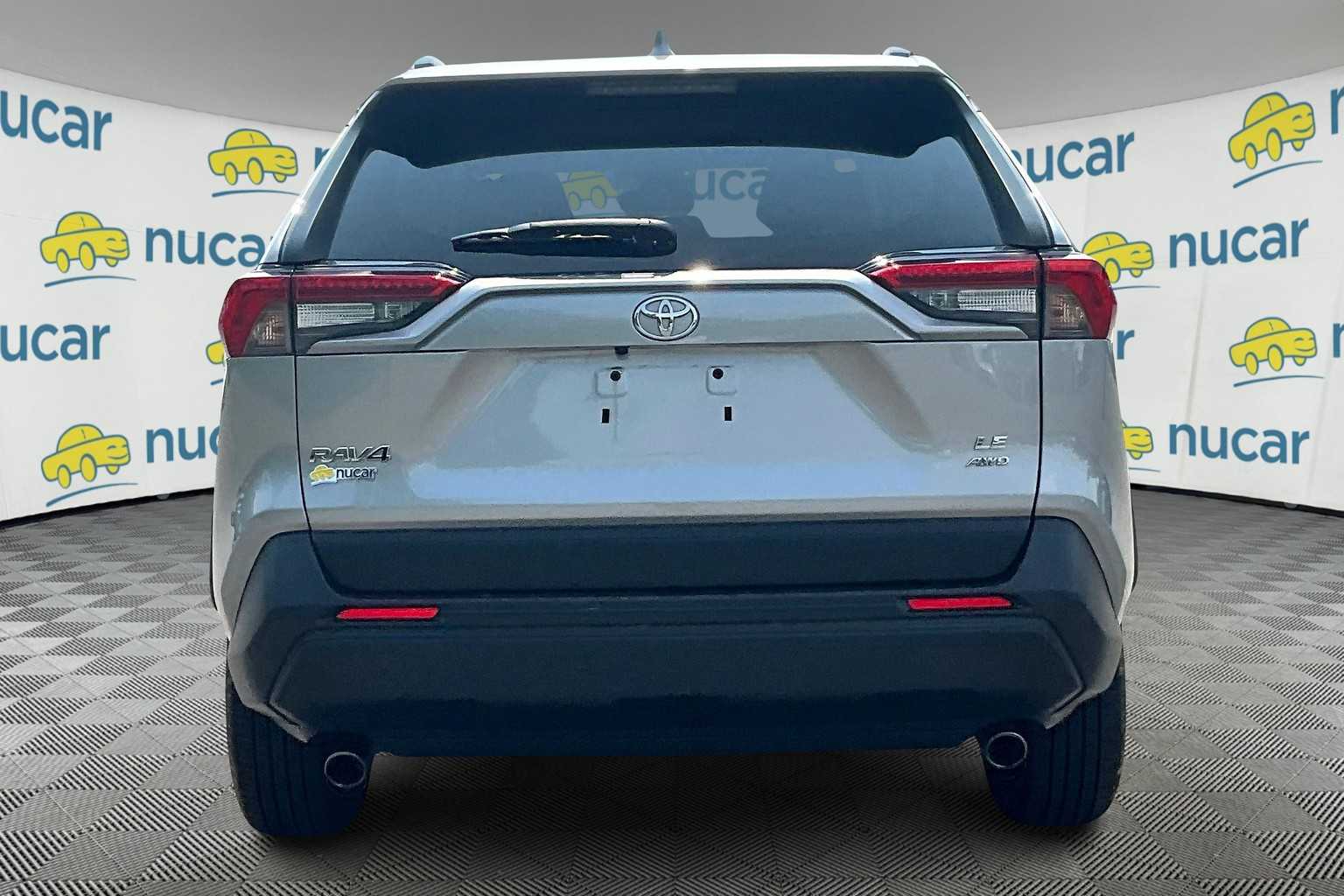 2020 Toyota RAV4 LE - Photo 5