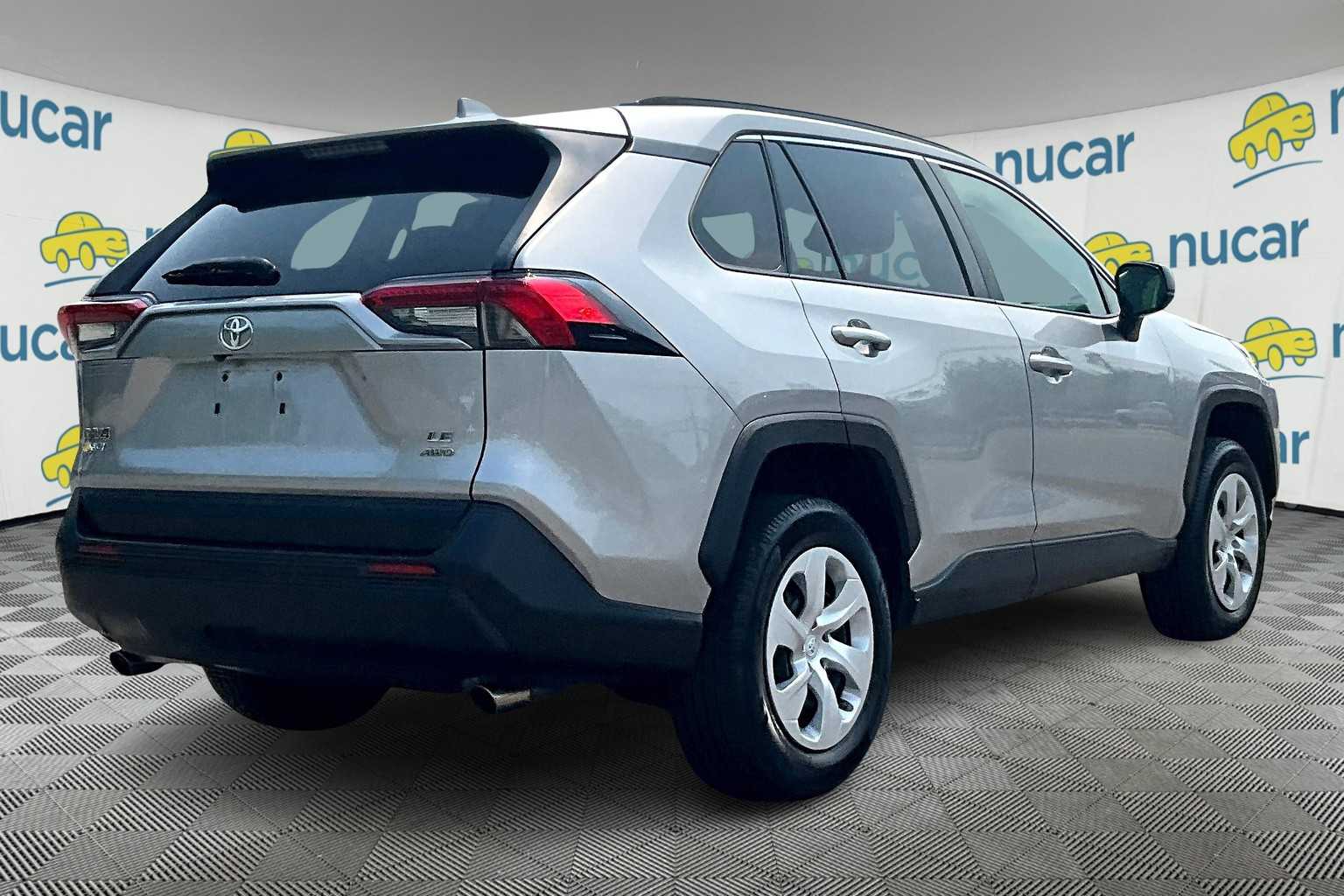 2020 Toyota RAV4 LE - Photo 6