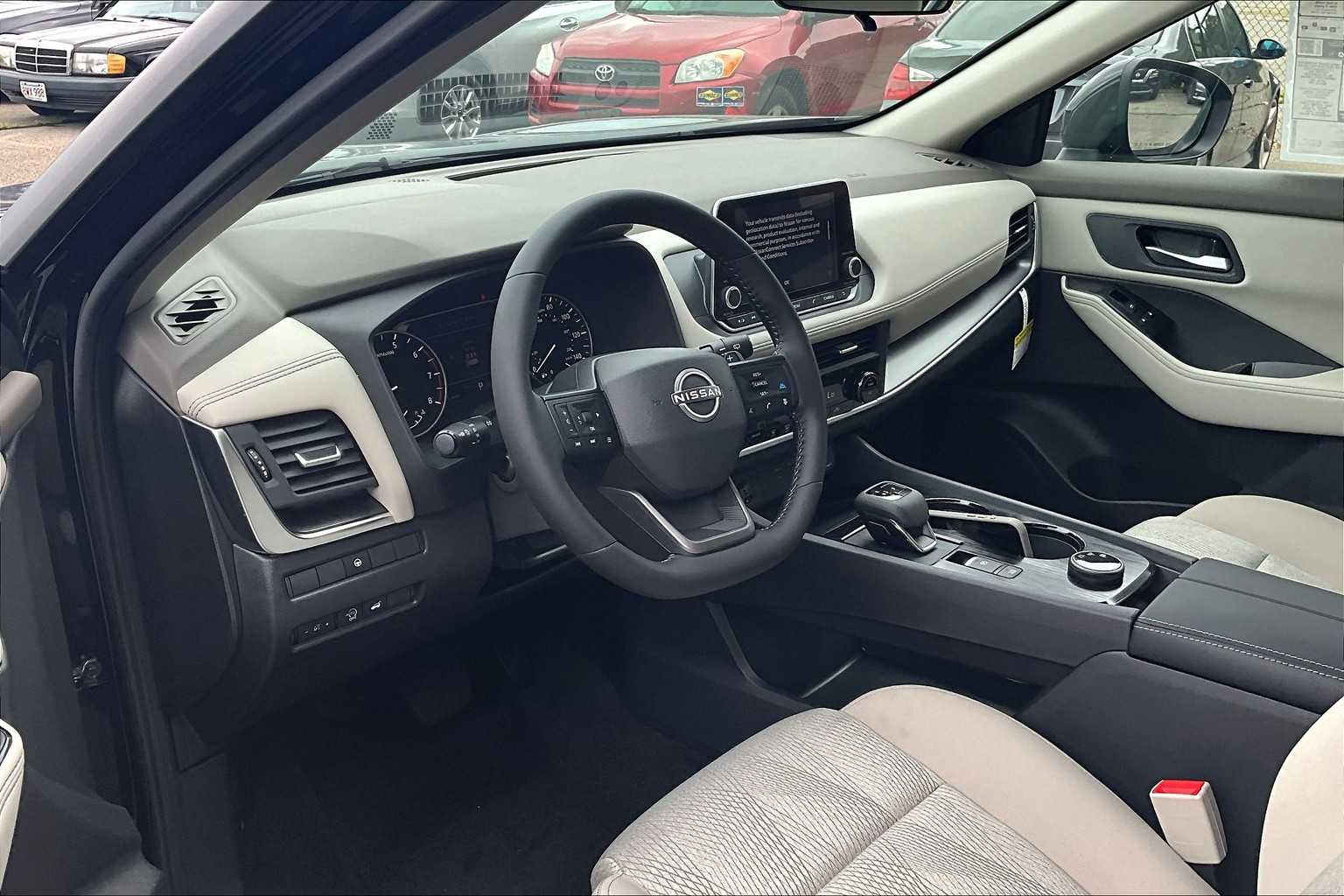 2025 Nissan Rogue SV - Photo 8