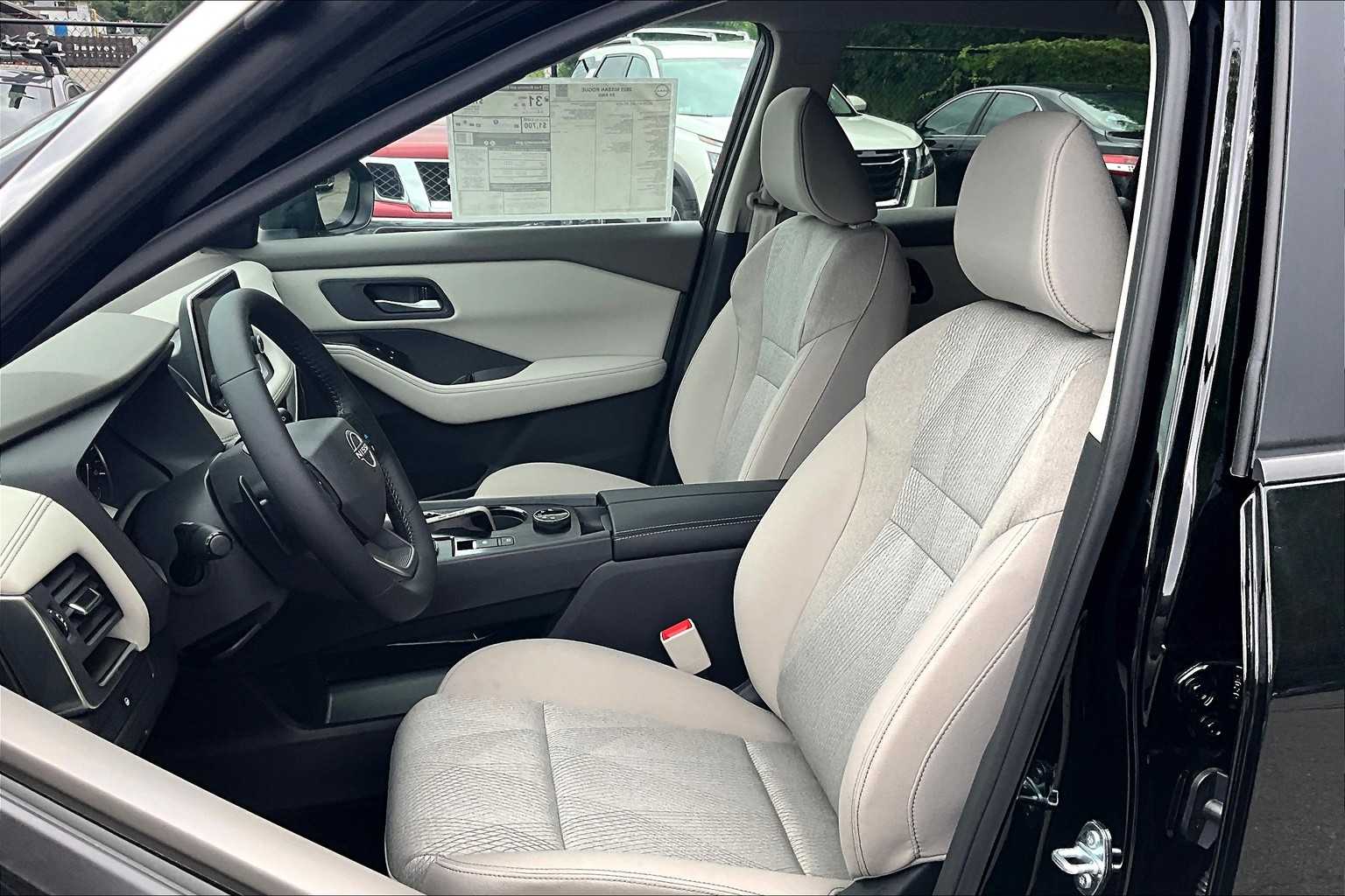 2025 Nissan Rogue SV - Photo 10