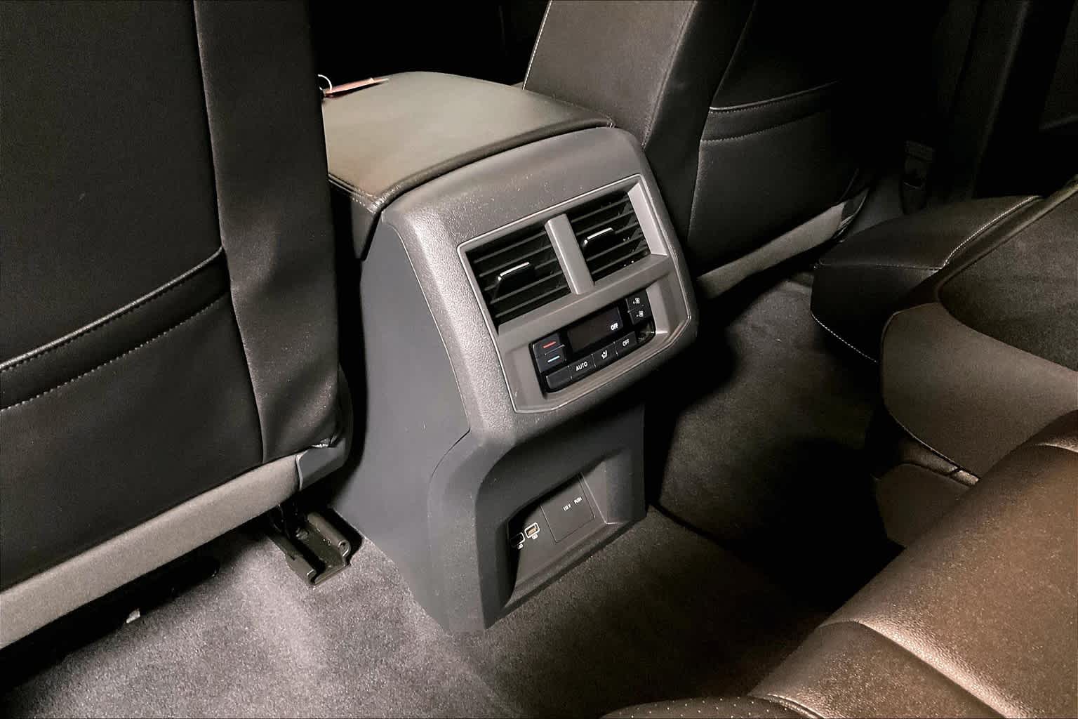 2018 Volkswagen Atlas 3.6L V6 SEL - Photo 29