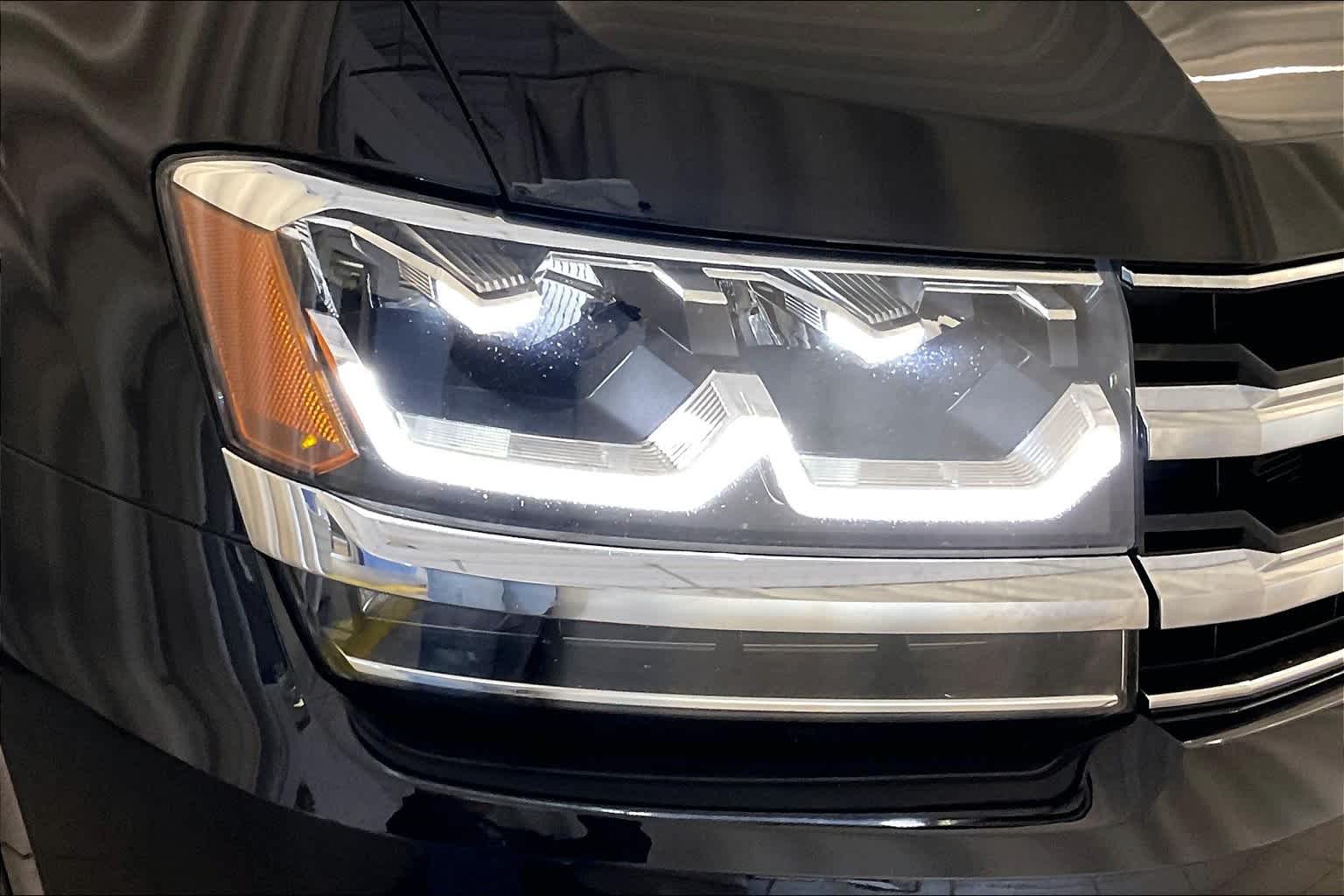 2018 Volkswagen Atlas 3.6L V6 SEL - Photo 34