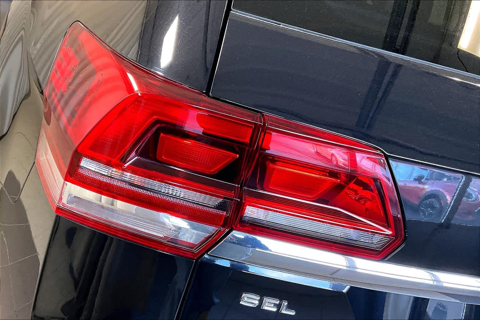 2018 Volkswagen Atlas 3.6L V6 SEL - Photo 35