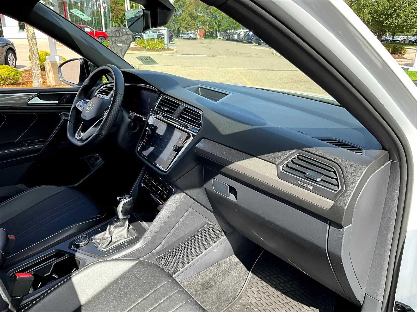 2022 Volkswagen Tiguan SE R-Line Black - Photo 14