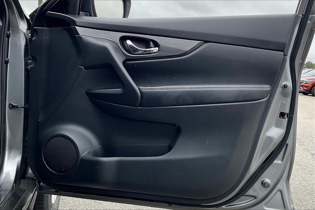 2020 Nissan Rogue SV - Photo 11