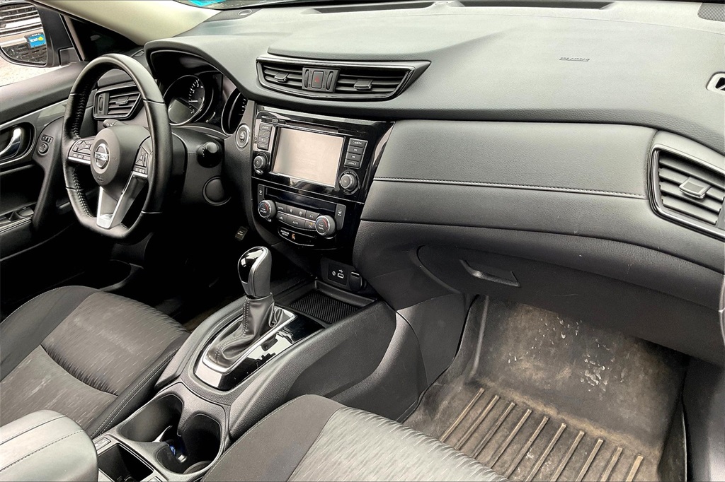 2020 Nissan Rogue SV - Photo 13