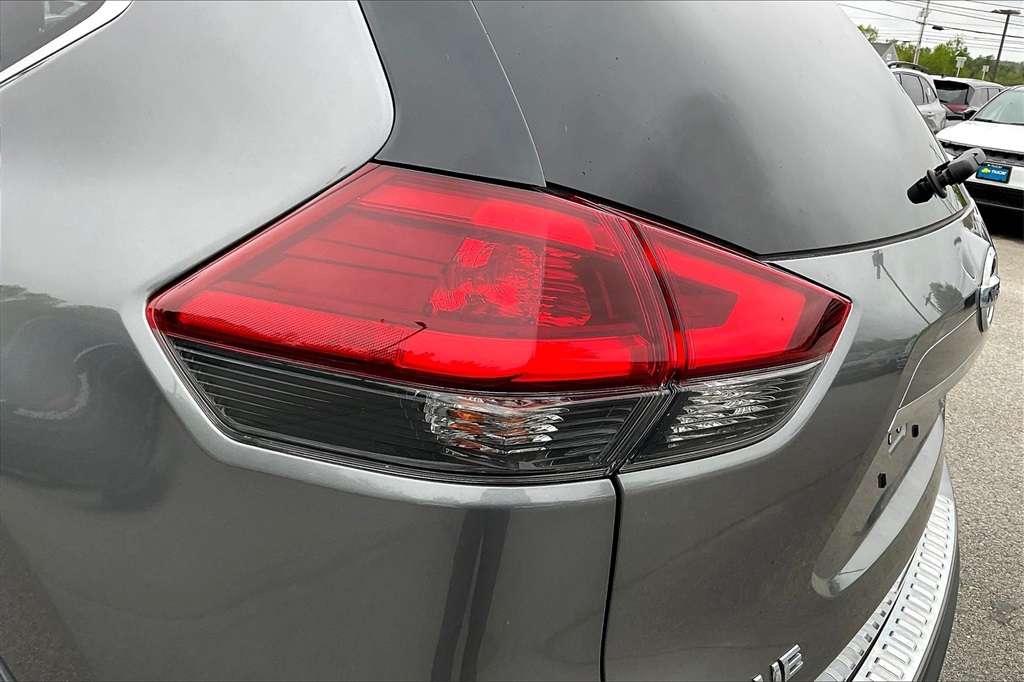 2020 Nissan Rogue SV - Photo 29