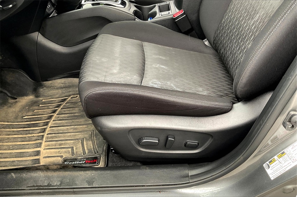 2020 Nissan Rogue SV - Photo 32