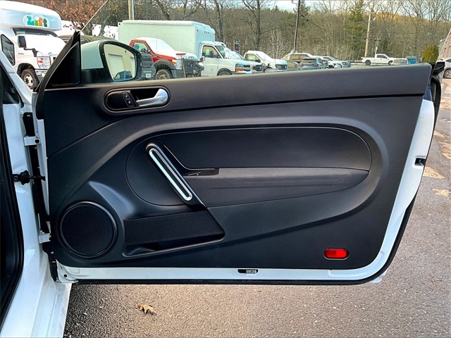 2019 Volkswagen Beetle 2.0T S - Photo 19