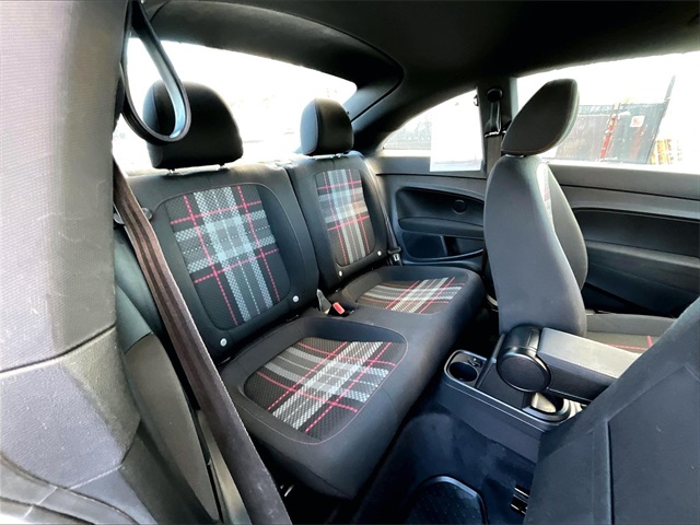 2019 Volkswagen Beetle 2.0T S - Photo 22